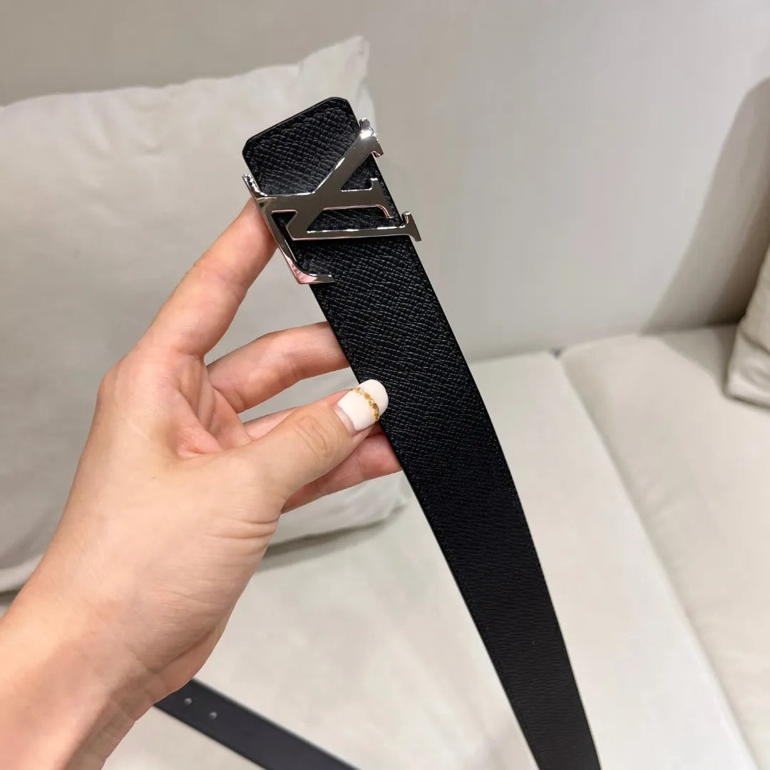 Louis Vuitton LV INITIALES 4CM