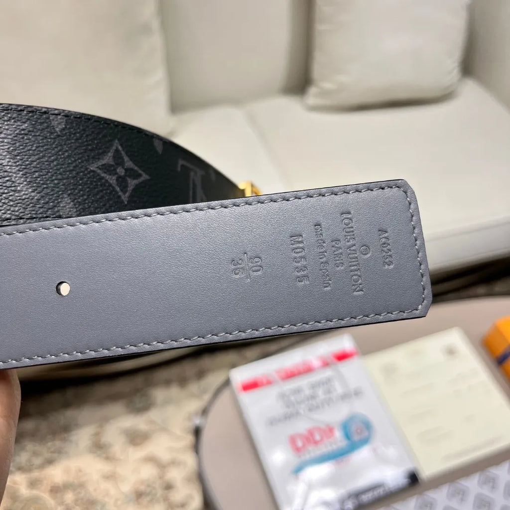 Louis Vuitton LV INITIALES 4CM