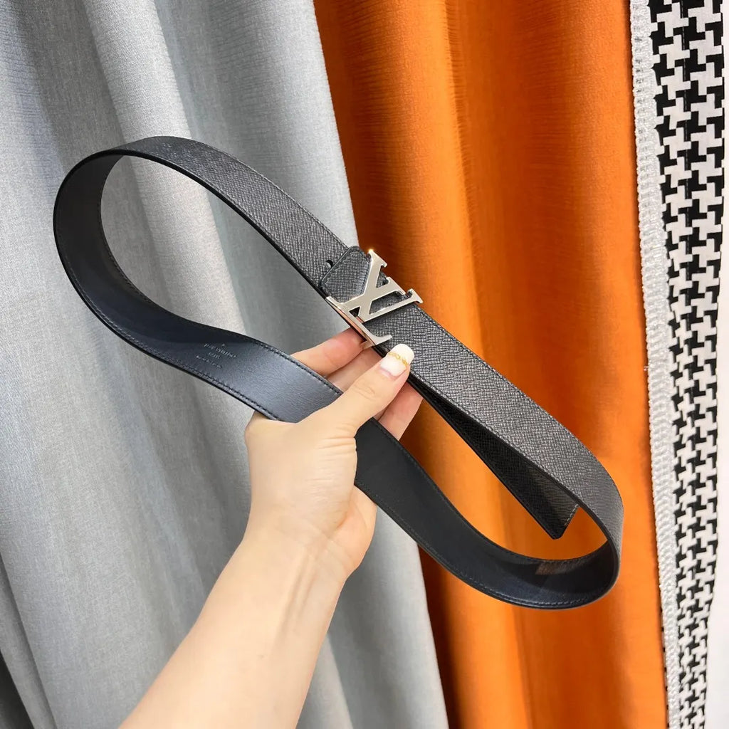 Louis Vuitton LV INITIALES 4CM
