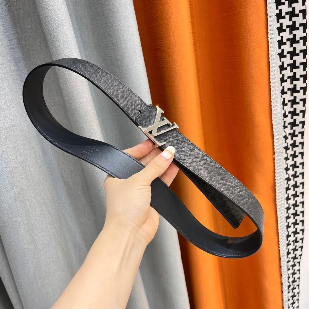 Louis Vuitton LV INITIALES 4CM
