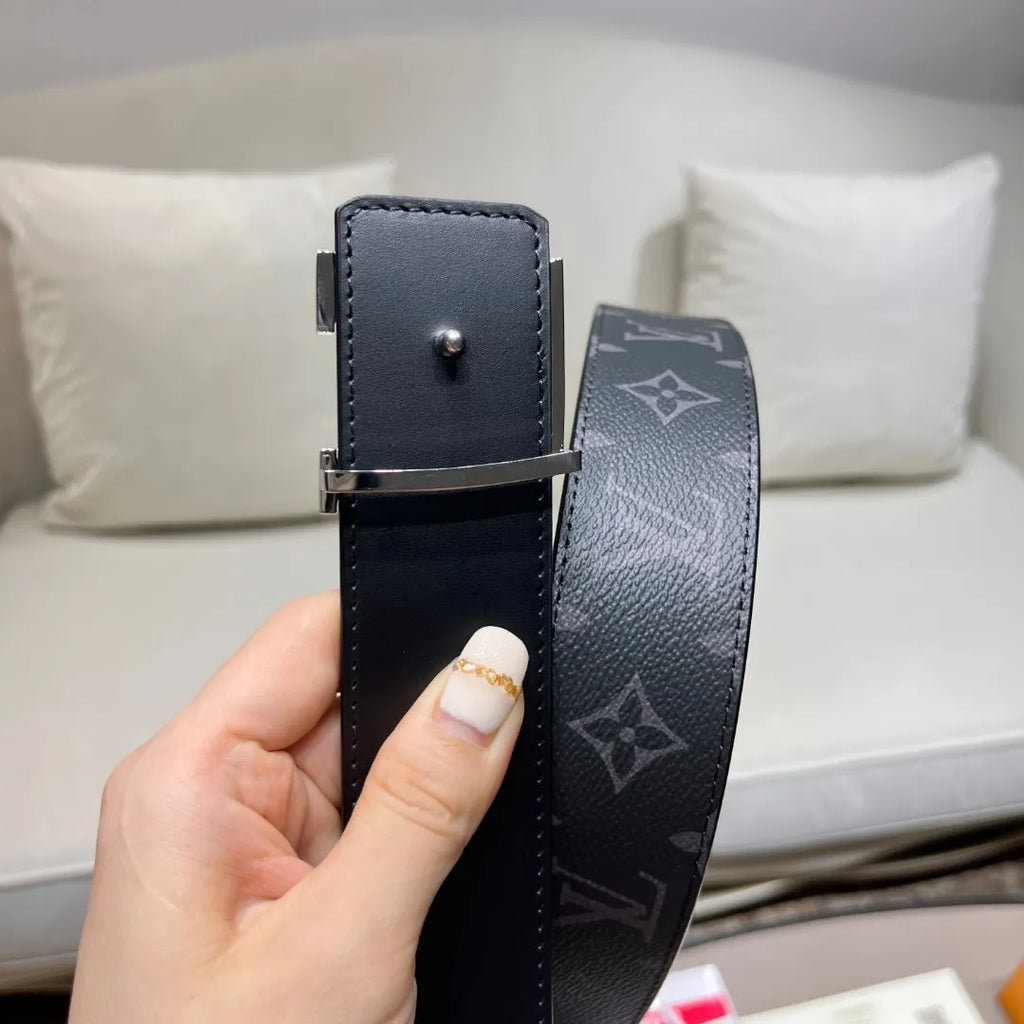 Louis Vuitton LV INITIALES 4CM